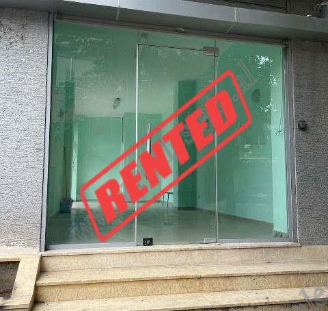 Ambient tregtar  per qira prane rruges Barrikadave ne Tirane